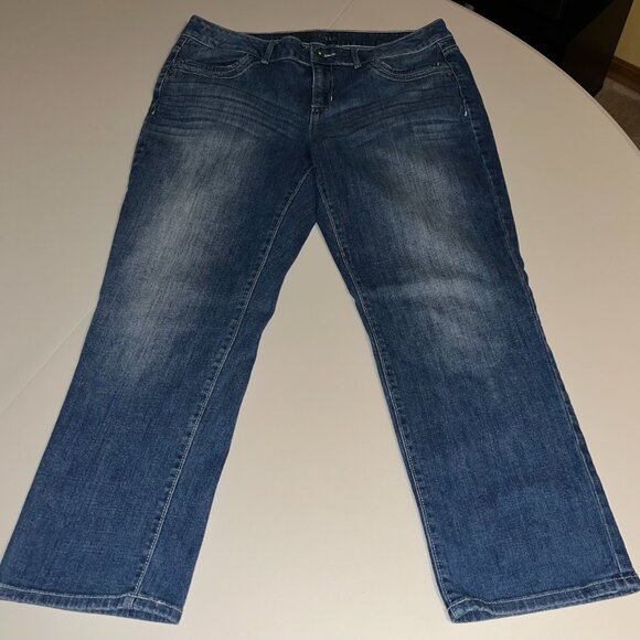 Vera Wang Womans Size 14 Straight Leg Stretch Jeans 36W 26.5L - Picture 2 of 7